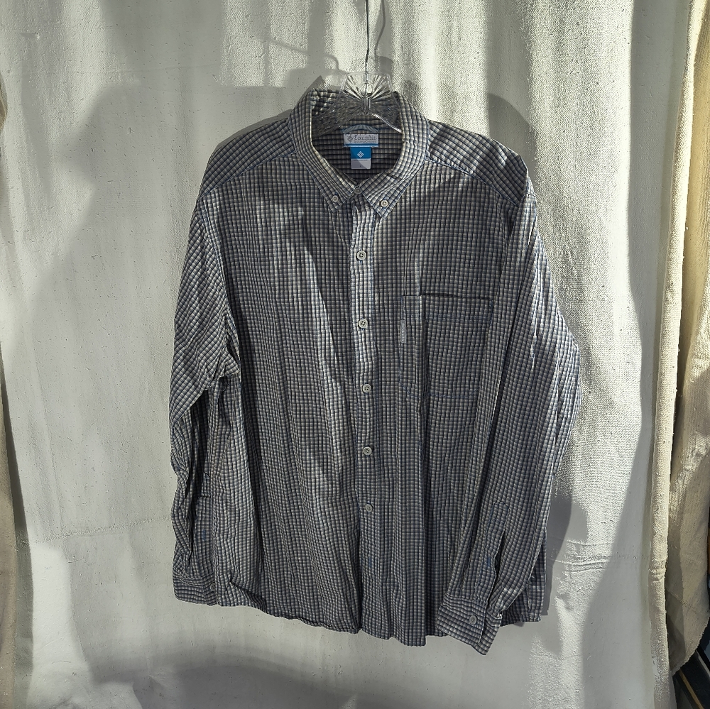 Columbia Men's Size Large Blue and White Checkered Button Down Lng Sleeve Shirt